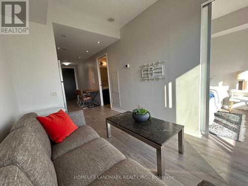 909 - 105 The Queensway, Toronto (High Park-Swansea), ON - Indoor Photo Showing Living Room