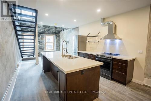 40 Main Street, Cambridge, ON - Indoor Photo Showing Kitchen With Double Sink With Upgraded Kitchen