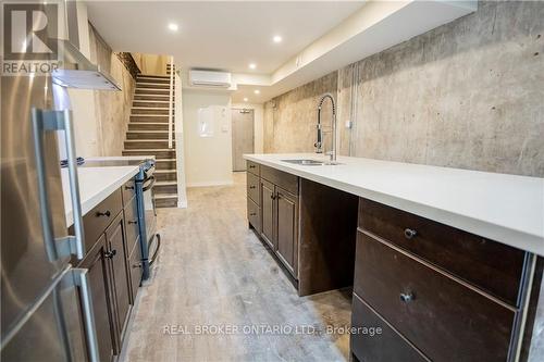 40 Main Street, Cambridge, ON - Indoor Photo Showing Kitchen