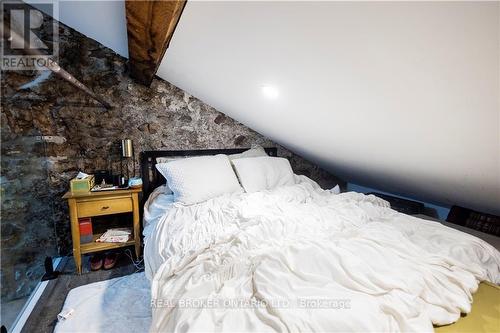 40 Main Street, Cambridge, ON - Indoor Photo Showing Bedroom