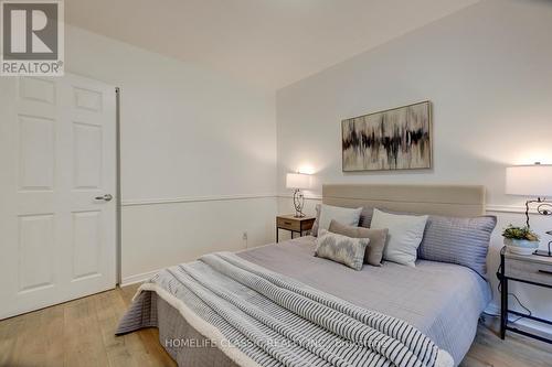 95 Murray Drive S, Aurora, ON - Indoor Photo Showing Bedroom