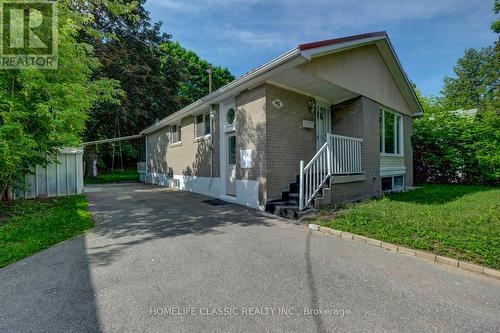 95 Murray Drive S, Aurora, ON - Outdoor