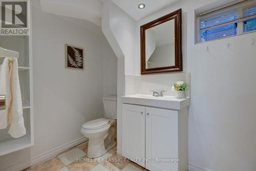 95 Murray Drive S, Aurora, ON - Indoor Photo Showing Bathroom