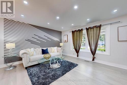 68 Amos Avenue, Waterloo, ON - Indoor Photo Showing Living Room