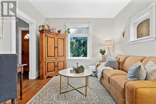 184 Westcott Street, Peterborough, ON - Indoor Photo Showing Living Room