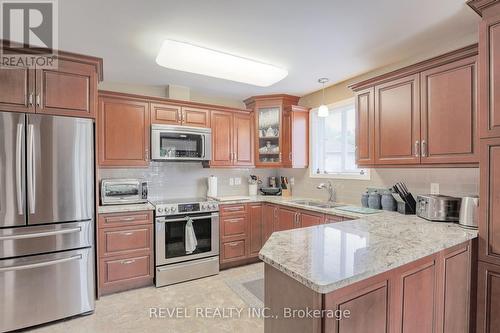 9 Samuel Place, Kawartha Lakes, ON - Indoor Photo Showing Kitchen With Double Sink