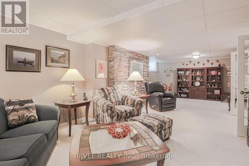 9 Samuel Place, Kawartha Lakes, ON - Indoor Photo Showing Living Room