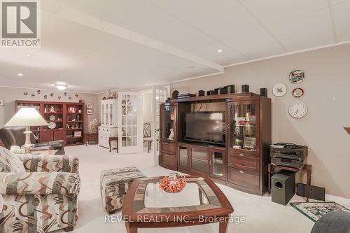 9 Samuel Place, Kawartha Lakes, ON - Indoor Photo Showing Living Room