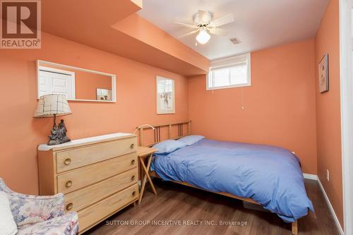 51 Knox Road W, Wasaga Beach, ON - Indoor Photo Showing Bedroom