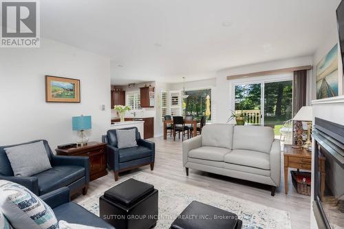 51 Knox Road W, Wasaga Beach, ON - Indoor Photo Showing Living Room