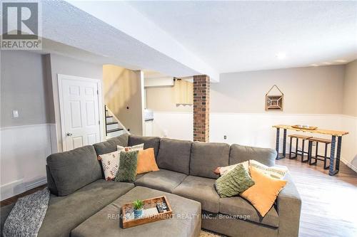 99 Old Carriage Drive, Kitchener, ON - Indoor Photo Showing Living Room