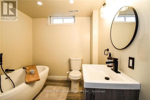 99 Old Carriage Drive, Kitchener, ON - Indoor Photo Showing Bathroom