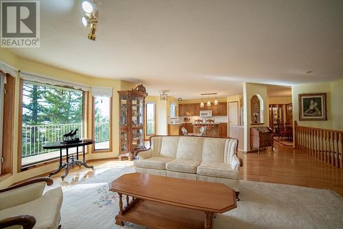 1205 Fox Tree Road, Creston, BC - Indoor Photo Showing Living Room