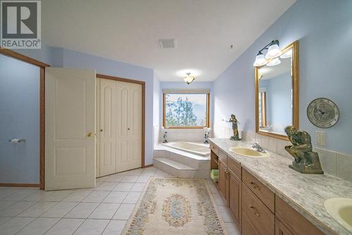 1205 Fox Tree Road, Creston, BC - Indoor Photo Showing Bathroom