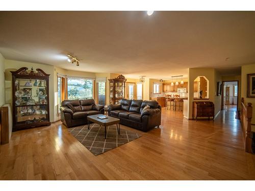 1205 Fox Tree Road, Creston, BC - Indoor Photo Showing Living Room