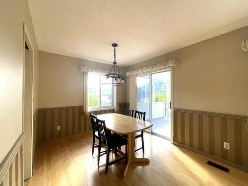 1015 Carbonate Street, Nelson, BC - Indoor Photo Showing Dining Room