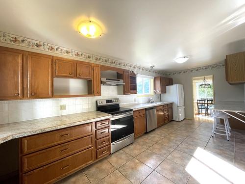 1015 Carbonate Street, Nelson, BC - Indoor Photo Showing Kitchen