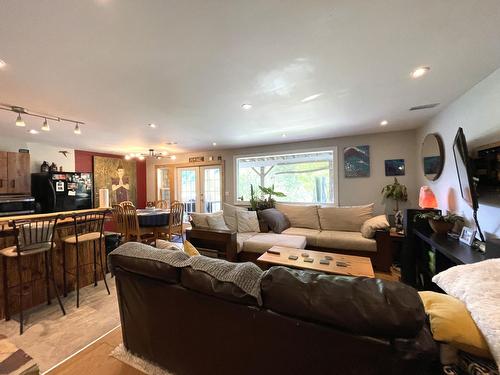 1015 Carbonate Street, Nelson, BC - Indoor Photo Showing Living Room