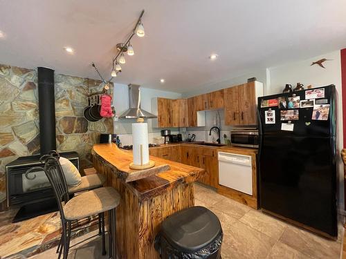 1015 Carbonate Street, Nelson, BC - Indoor Photo Showing Kitchen