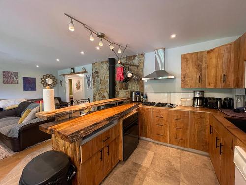 1015 Carbonate Street, Nelson, BC - Indoor Photo Showing Kitchen