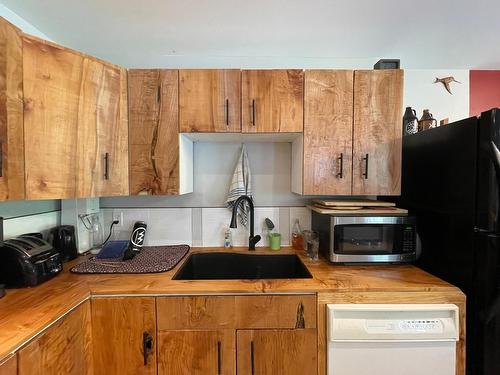 1015 Carbonate Street, Nelson, BC - Indoor Photo Showing Kitchen