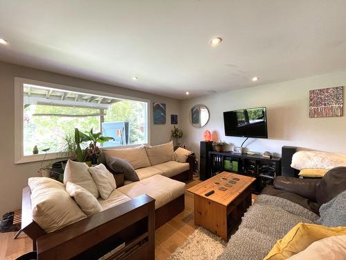 1015 Carbonate Street, Nelson, BC - Indoor Photo Showing Living Room