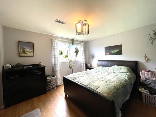 1015 Carbonate Street, Nelson, BC - Indoor Photo Showing Bedroom