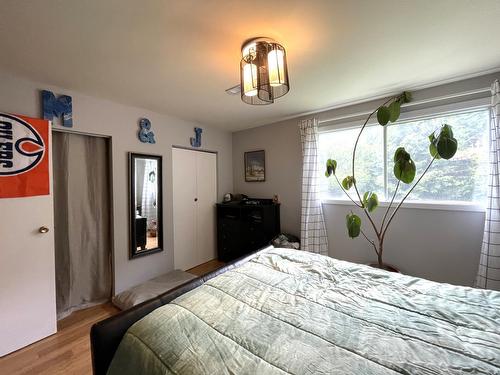 1015 Carbonate Street, Nelson, BC - Indoor Photo Showing Bedroom