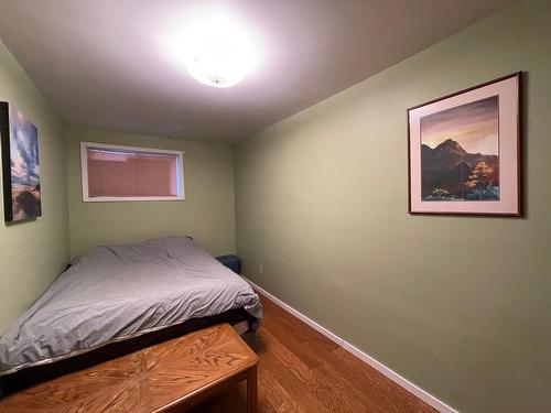 1015 Carbonate Street, Nelson, BC - Indoor Photo Showing Bedroom