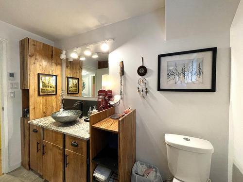 1015 Carbonate Street, Nelson, BC - Indoor Photo Showing Bathroom