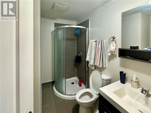 460 Nelson Street, Ottawa, ON - Indoor Photo Showing Bathroom