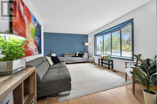 1024 Garth Street, Hamilton, ON - Indoor Photo Showing Living Room