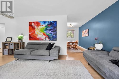 1024 Garth Street, Hamilton, ON - Indoor Photo Showing Living Room