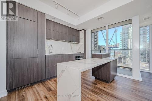 610 - 370 Martha Street W, Burlington, ON - Indoor Photo Showing Kitchen