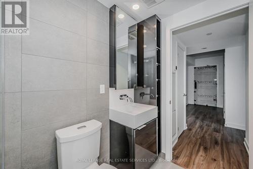 610 - 370 Martha Street W, Burlington, ON - Indoor Photo Showing Bathroom