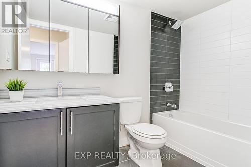 Th3 - 4070 Parkside Village Drive, Mississauga (Creditview), ON - Indoor Photo Showing Bathroom