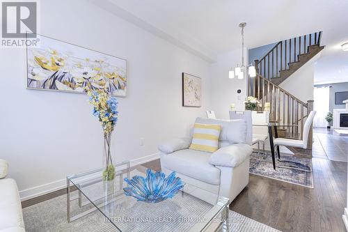 19 Ledger Point Crescent, Brampton, ON - Indoor Photo Showing Living Room