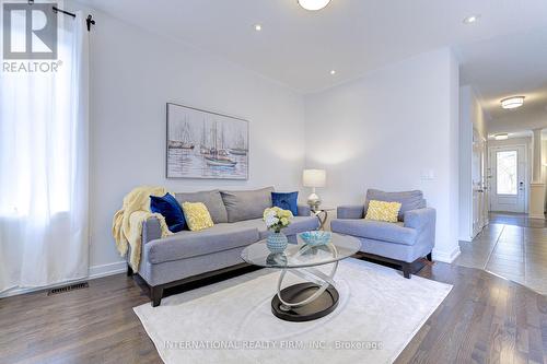 19 Ledger Point Crescent, Brampton, ON - Indoor Photo Showing Living Room