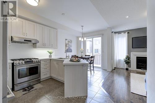 19 Ledger Point Crescent, Brampton, ON - Indoor Photo Showing Kitchen