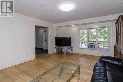 1070 Tally-Ho Winter Park Road, Lake Of Bays, ON - Indoor Photo Showing Living Room