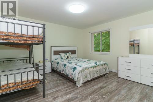 1070 Tally-Ho Winter Park Road, Lake Of Bays, ON - Indoor Photo Showing Bedroom