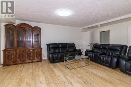 1070 Tally-Ho Winter Park Road, Lake Of Bays, ON - Indoor Photo Showing Living Room