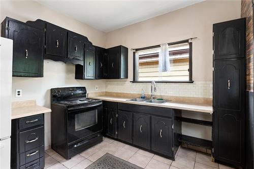 12 East 25Th Street, Hamilton, ON - Indoor Photo Showing Kitchen With Double Sink