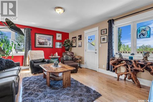 514 Cedar Avenue, Dalmeny, SK - Indoor Photo Showing Living Room