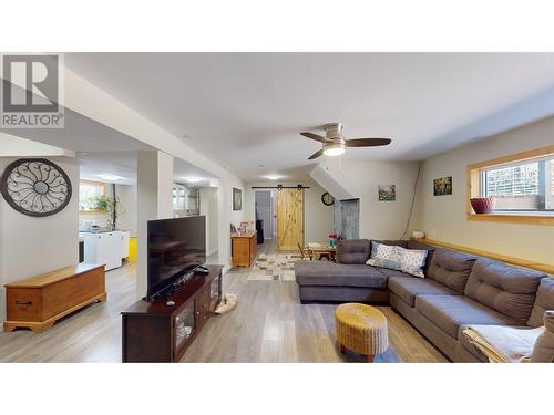 2824 Blackwater Road, Quesnel, BC - Indoor Photo Showing Living Room