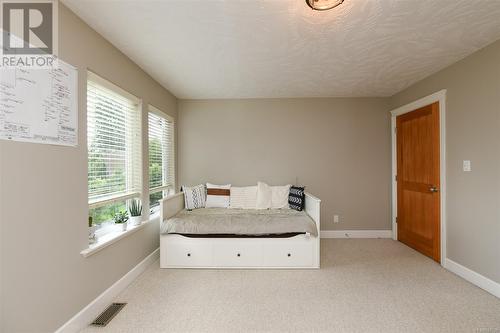 2704 Virginia Dr, Courtenay, BC - Indoor Photo Showing Bedroom