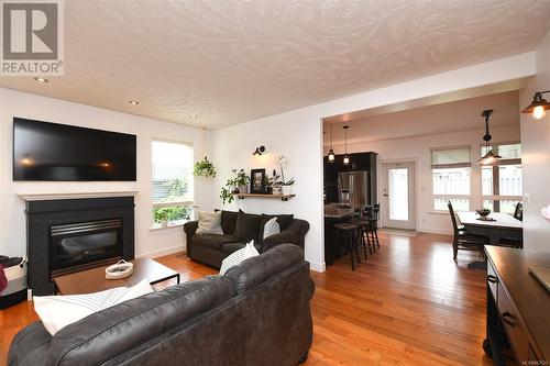 2704 Virginia Dr, Courtenay, BC - Indoor Photo Showing Living Room With Fireplace