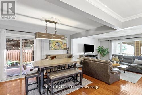 15 Congress Crescent, Hamilton, ON - Indoor Photo Showing Living Room