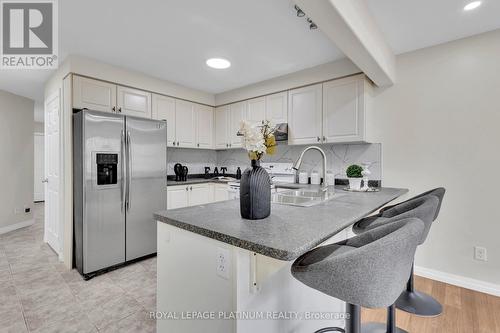 140 Windflower Drive, Kitchener, ON - Indoor Photo Showing Kitchen