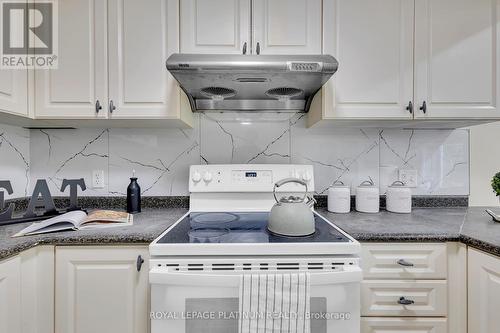 140 Windflower Drive, Kitchener, ON - Indoor Photo Showing Kitchen